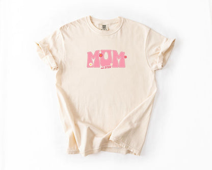 Mom Est 2025 T-Shirt, Comfort Colors, Perfect Gift for New Moms, Mother's Day, Baby Shower, Family Gatherings, New Mom, Everyday Casual Wear